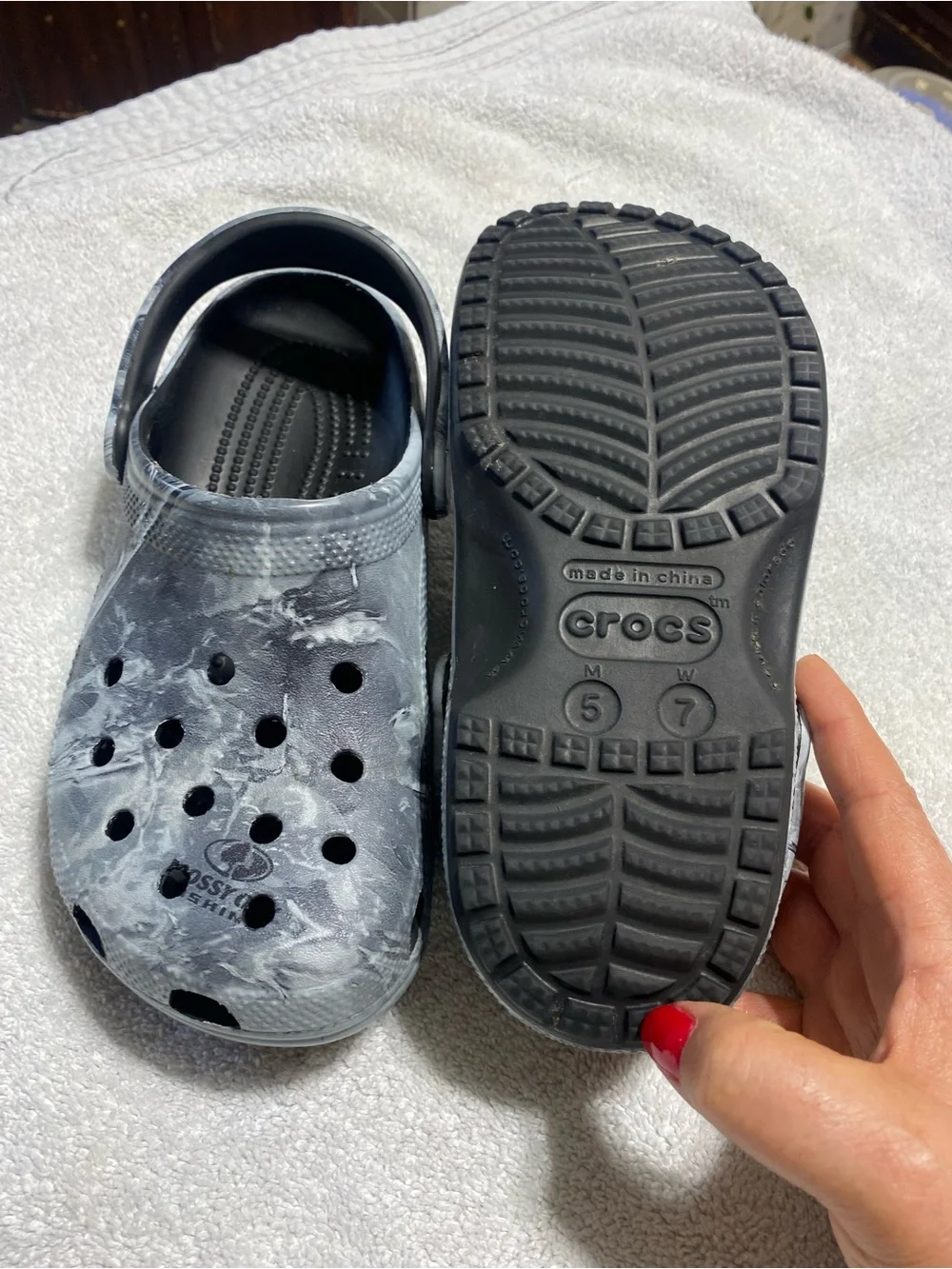 CROCS Men's Marble-Effect Black & Gray Clogs with Heel Strap